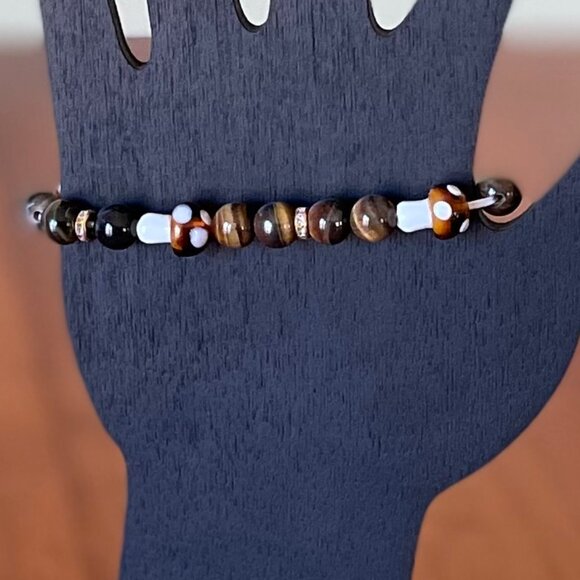 Cute Tiger's Eye Bead and Glass Mushroom Charm Bracelet (NWOT) - Picture 6 of 6